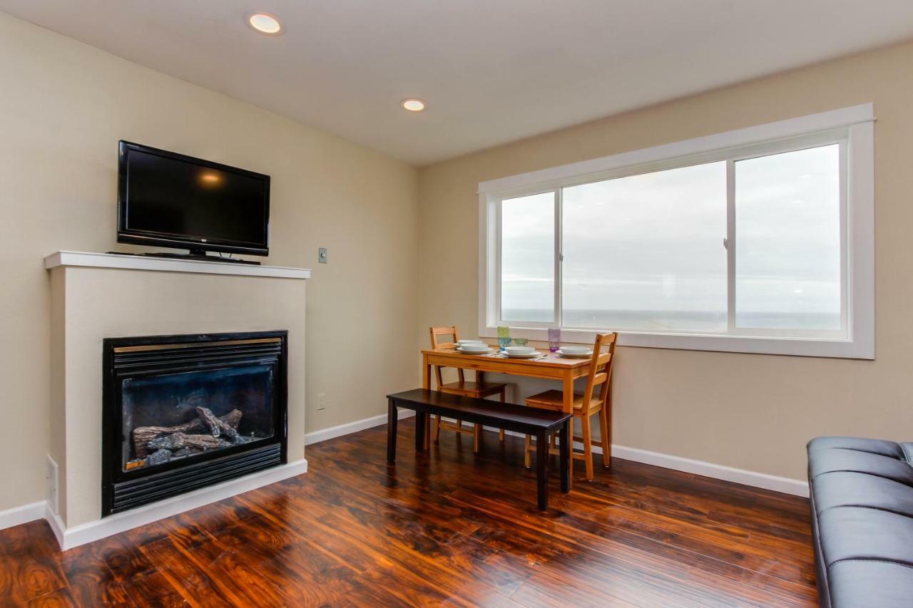 Sandstone Point Apartment *